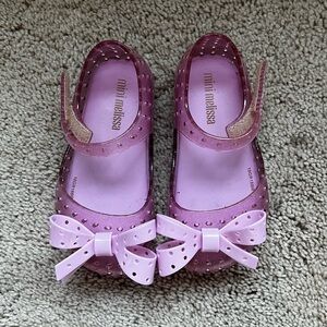 Mini Melissa shoes gently used. Size 7T